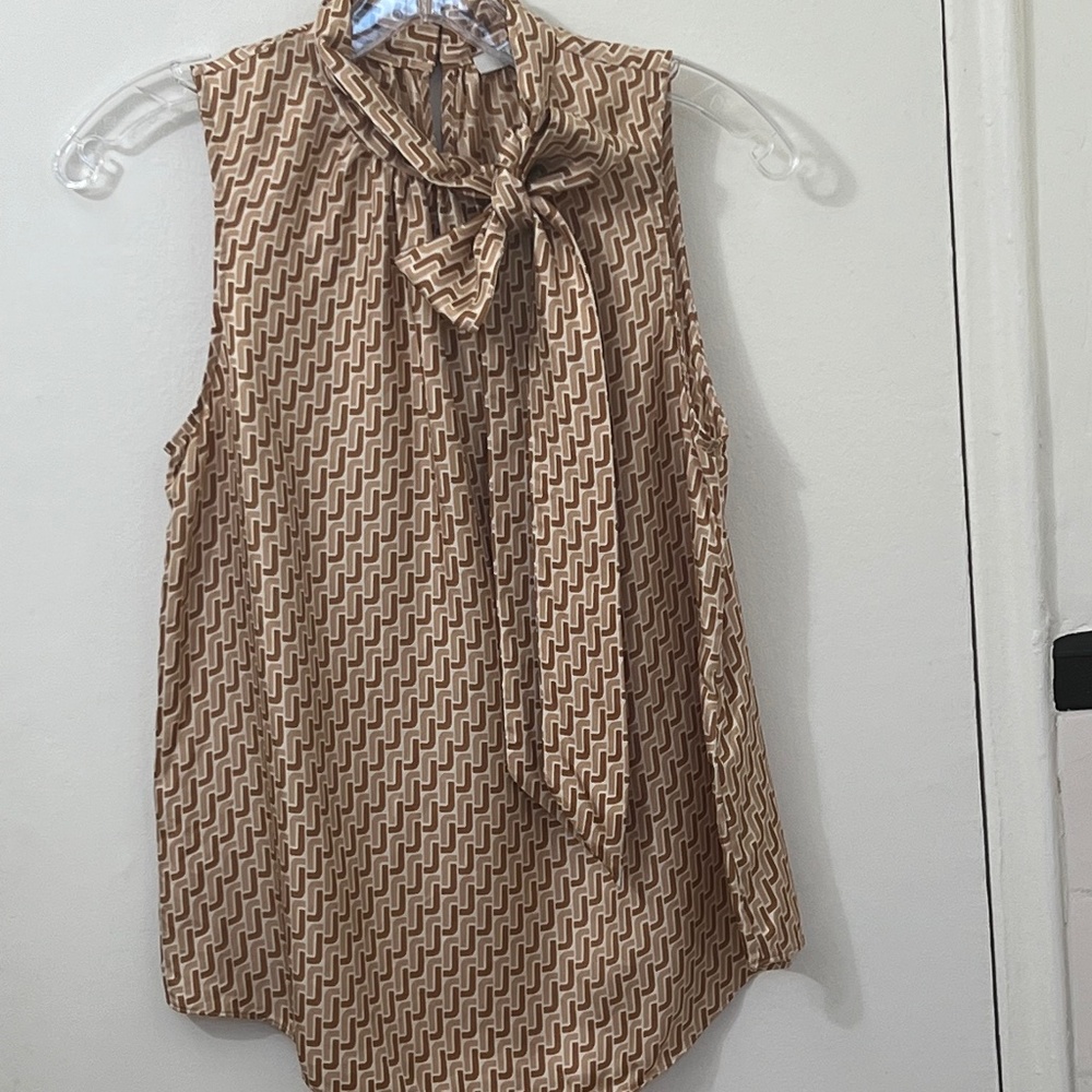 LIKE NEW Joie silk sleeveless blouse with a bow